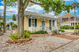 Little Yellow Cottage on Water Street - St. Augustine - 9