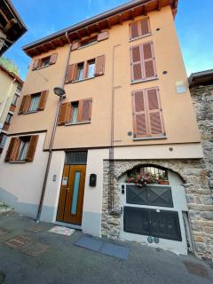 LA CASA DI PUCCI nel borgo affrescato di PARLASCO - Cortenova - 1