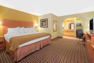Days Inn by Wyndham Lubbock South - Lubbock - 4