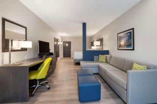Comfort Suites Cincinnati University - Downtown - Cincinnati - 2