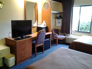 Travelodge by Wyndham Fort Myers Airport - 9