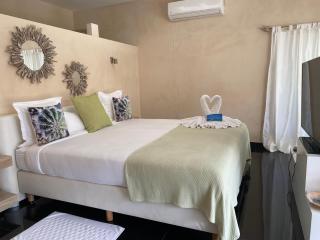 CASA-22 Luxury Boutique Hotel - 3