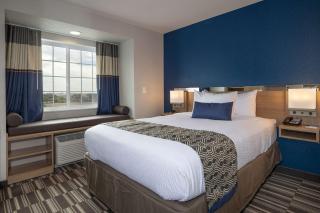 Microtel Inn & Suites by Wyndham Loveland - 3