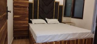 Hotel Golden Crown - 1