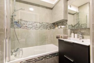 N-GUEST Suite Deluxe Grenoble - Grenoble - 3