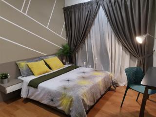 HIJAU Geniehome 2BR1studio Free 99mbps WIFI and Carpark at Utropolis Shah Alam - Shah Alam - 1