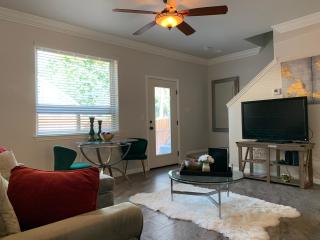 Group Retreat Modern Family Friendly 3 Bed 3 Bath 30 Mins From Lake Tahoe - 1