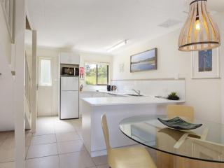 Lakeside Townhouse - 2BR Modern Townhouse l Lake Views l Balcony l Walking Distance To Town - Cataratas de Vitória - 4