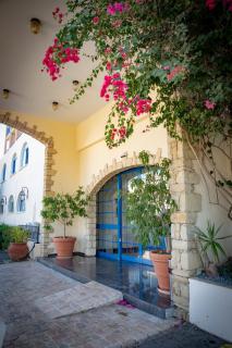 Navarria Blue Hotel - Limassol - 9