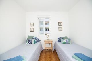 A cozy and elegant townhouse across the beach - 2