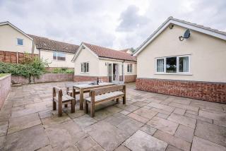 Grove Farm Bungalow with swimming pool, Dallinghoo - 4