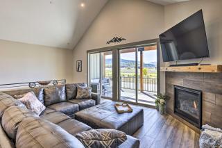 3 Mi to Granby Ranch Townhome with Balcony and Views - 7