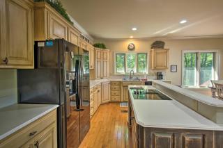 Dock and Kayaks Lakefront Hot Springs Home - 4