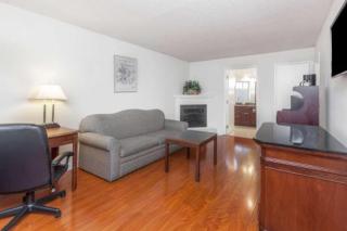 Days Inn & Suites by Wyndham Sunnyvale - 1