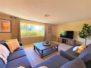 Luxe 4BR 2BTH l Pool & Grill l Central Location l Mountain View l Family Vacation l RV Site - Sierra Vista - 8