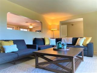 Luxe 4BR 2BTH l Pool & Grill l Central Location l Mountain View l Family Vacation l RV Site - Sierra Vista - 3