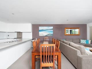 Barefoot Bliss 4 - Fingal Bay - 1