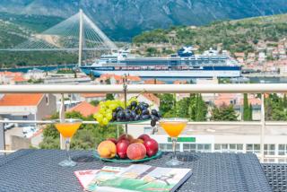 TopDeck Exclusive Apartment - 5