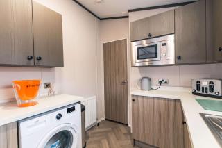 Bushmills Lodge with Hot Tub - 4