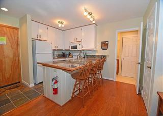 St Anton Courtyard View 2-Bedroom Condo with full kitchen - Mammoth Lakes - 5