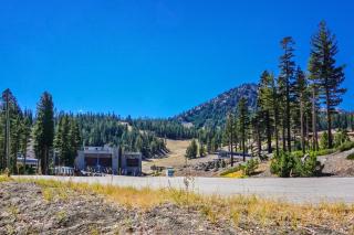 St Anton Courtyard View 2-Bedroom Condos with Pool & Jacuzzi - Mammoth Lakes - 3
