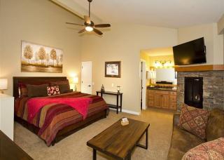 St Anton Street View 2-Bedroom Condo with full kitchen - 9