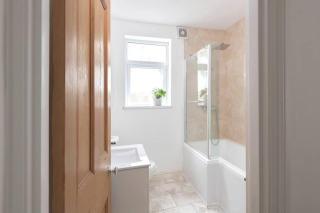 Relax in Stunning Apartment In Leafy Victorian Area - 7
