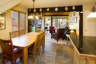 St Anton Courtyard View 2-Bedroom Condo with full kitchen - 7