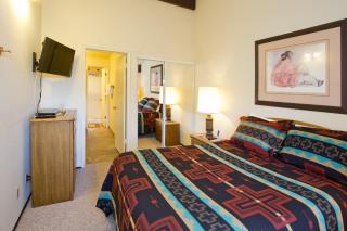 St Anton Courtyard View 2-Bedroom Condo with full kitchen - 3