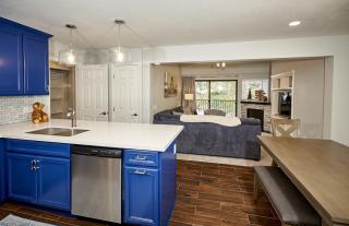St Anton Courtyard View 2-Bedroom Condos with two oversized jacuzzi spas - 6