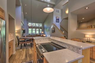 Bend Townhome with Golf Course Views and Private Deck! - 4