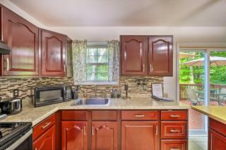 Deck and Backyard Tobyhanna Family Home - 2