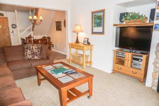 St Anton Courtyard View 2-Bedroom Condos with Pool & Jacuzzi - 1