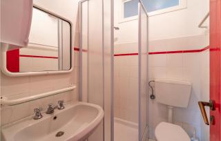 2 Bedroom Lovely Home In Sassetta - 2