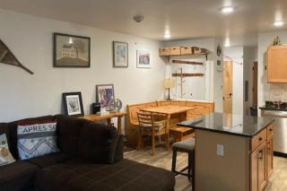 Mountainside Ski Lodge - 2