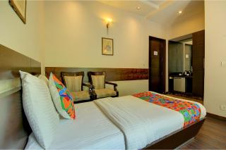 FabHotel Phoenix Hospitality Near DLF Cyber Hub & Metro, Gurugram - 8