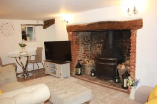 Romantic* Castle on the Hill Cottage *Framlingham - 3