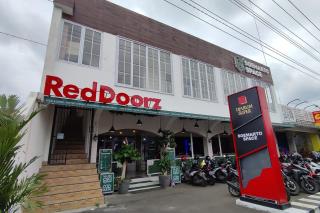 RedDoorz near Rita Super Mall Purwokerto - 6