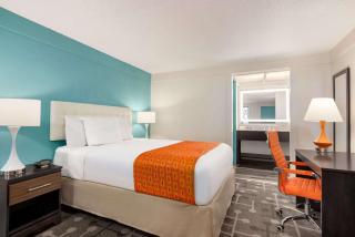 Dover Inn and Suites - 1