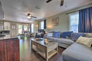 Cozy Retreat with Hot Tub and Fire Pit Close to Main! - Fredericksburg - 6
