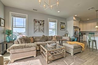 Hampton Condo with Balconies 1 Block to Beach! - 5