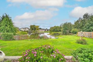Upscale Home with Indoor Sauna on Sunset Pond! - 0