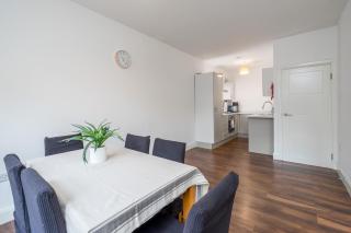 Stylish Central Watford 2 Bedroom and Sofa Bed Apartment with Free Parking - Watford - 3