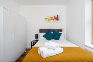 Stylish Central Watford 2 Bedroom and Sofa Bed Apartment with Free Parking - Watford - 5