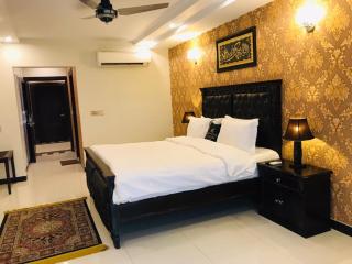 Royaute Luxury Hotel Sialkot - 9