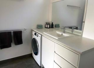 Botanic Racecourse Apartments - 5