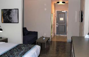 Best Western Plus New Barstow Inn & Suites - 9