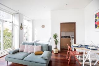 Bonjardim Studio w/ Balcony by LovelyStay - 7