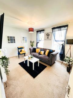 Gillingham Centre Modern Apartment - 3