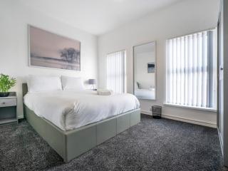 McCracken's Townhouse - 10 Min Walk to City Centre - Pass the Keys - 2